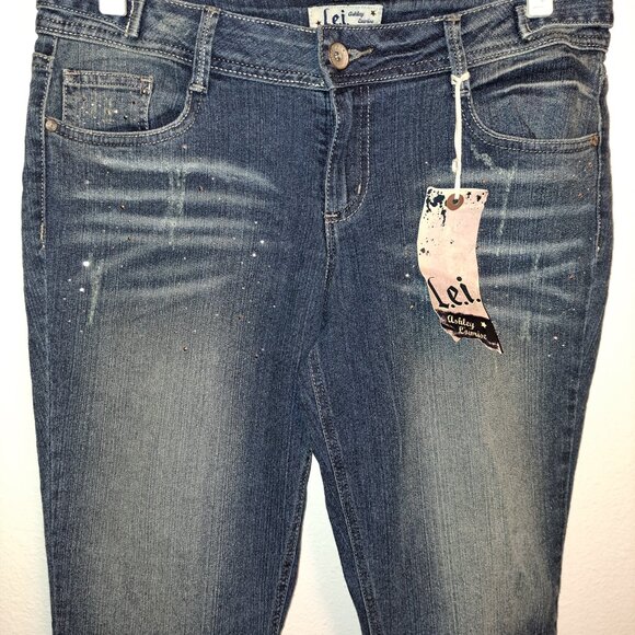 L.e.i  Jeans Ashley Lowrise Distressed Capris w/Rhinestone Embellishments NWT - Picture 8 of 11